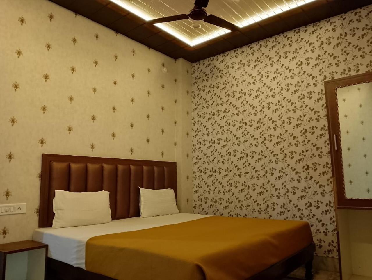 Varuna Palace Varanasi , Near Mandir & Ghat'S Ngoại thất bức ảnh